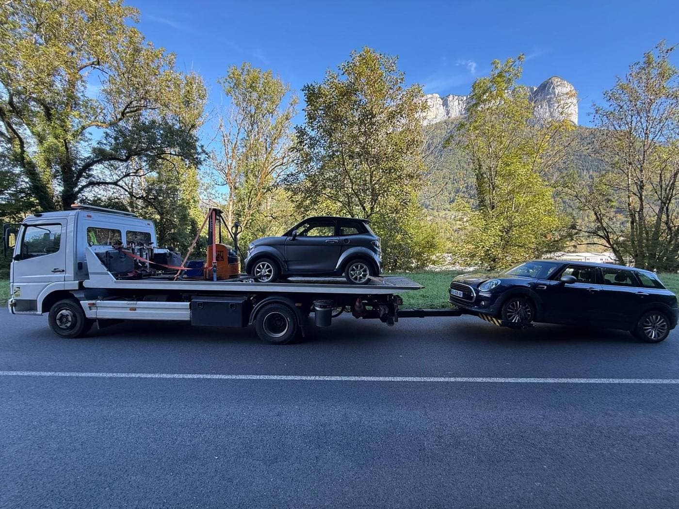 Transport toutes distances · Dépannage Voiture