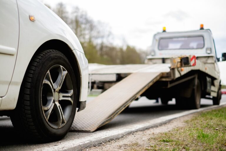 Ma voiture refuse de démarrer : que faire avant d’appeler