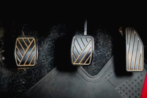 Cliquetis embrayage : volant moteur ou butée ?