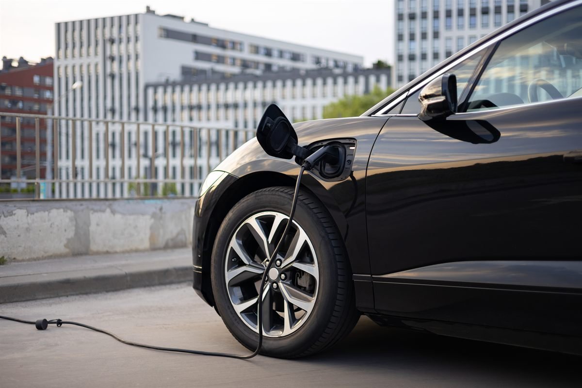 Recharge et assistance d'une voiture électrique branchée à une borne